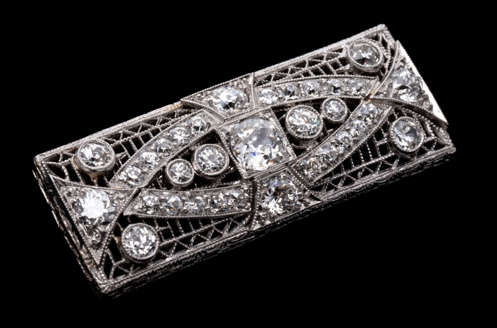 An antique 14k white gold Edwardian rectangular filigree diamond brooch approximately 1.20 TCW